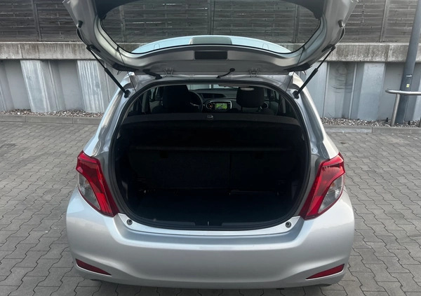 Toyota Yaris cena 34222 przebieg: 63000, rok produkcji 2011 z Sochaczew małe 277